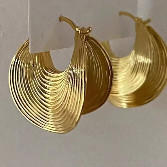 Gold Women's 1 Pair European Trend Metal Geometric Earrings - Picture 2 of 6